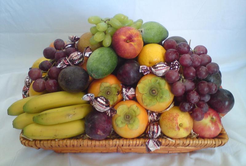 LARGE SEASONAL FRUIT GIFT BASKET